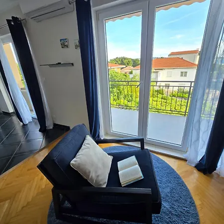 Apartment Frane